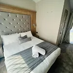 The Flamingo Lodge With Hot Tub